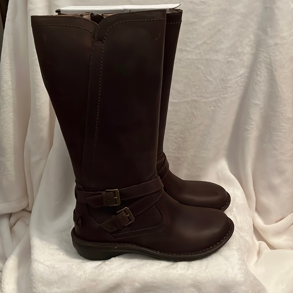 Brand new leather Ugg boots